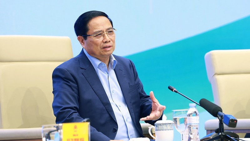 Премьер-министр Фам Минь Тьинь выступает на диалоге. Фото: ВИА