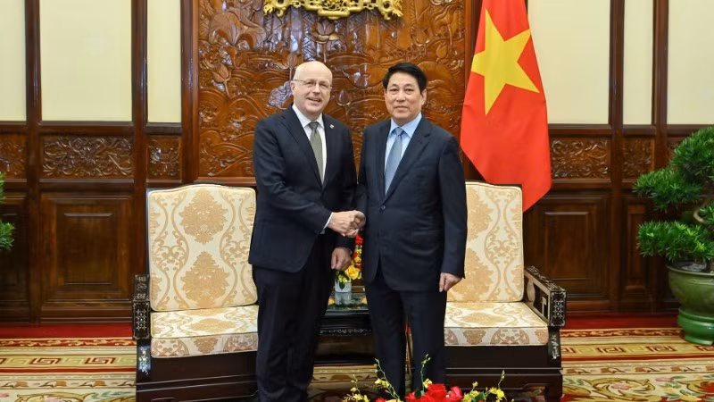 Президент Лыонг Кыонг и Посол Финляндии во Вьетнаме Кейо Норванто. Фото: Тхюи Нгуен