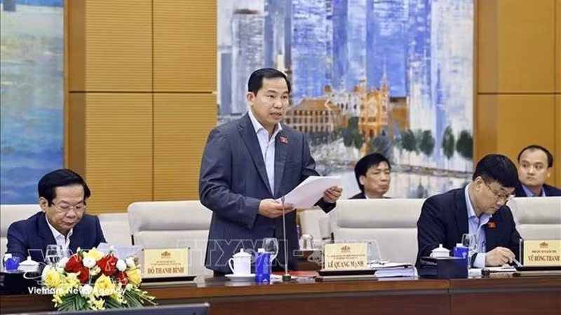 Генсекретарь НС Ле Куанг Мань, одновременно Руководитель Канцелярии НС и Руководитель Канцелярии Национального избирательного совета, выступает на конференции 26 февраля Фото: ВИА