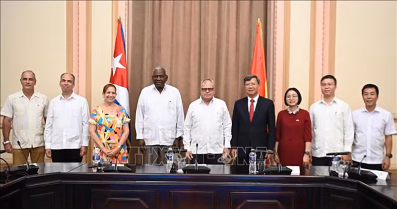 Делегаты фотографируются на память. Фото: ВИА