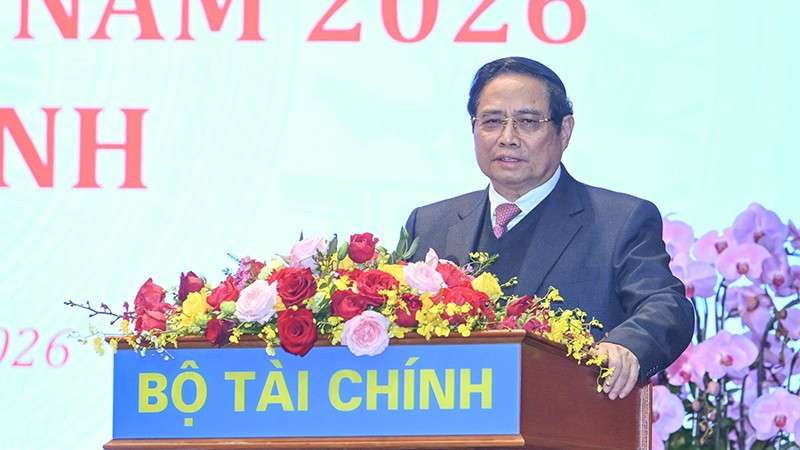 Премьер-министр Фам Минь Тьинь выступает на конференции. Фото: Чан Хай