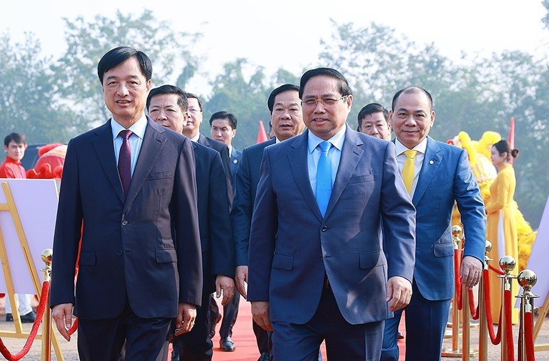 Премьер-министр Фам Минь Тьинь присутствует на церемонии закладки первого камня инвестиционного проекта строительства Олимпийской спортивной городской зоны в Ханое. Фото: ВИА