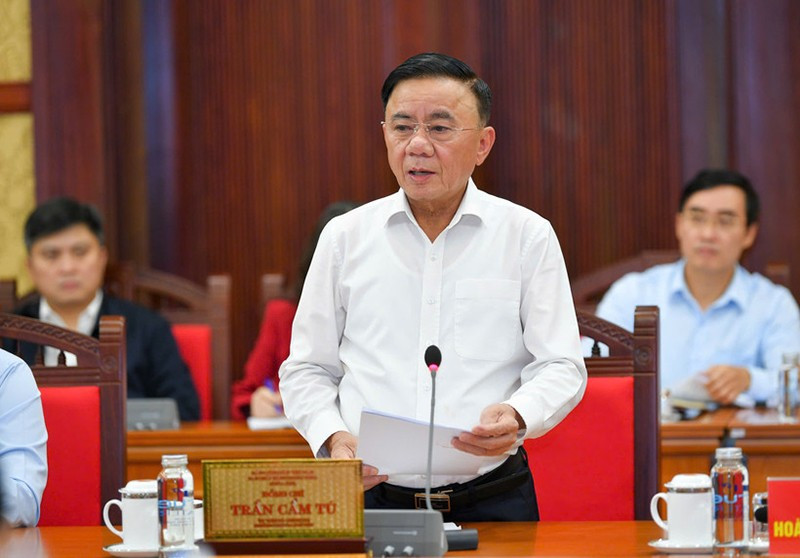 Товарищ Чан Кам Ту выступает на заседании. Фото: Тхэ Дай