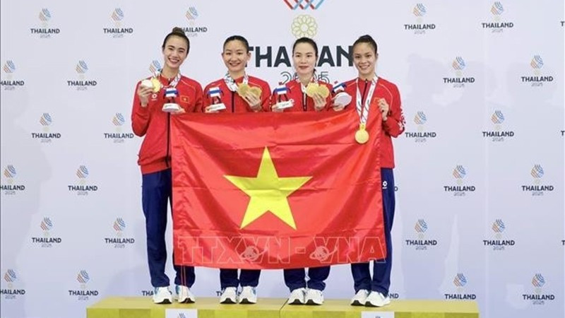 Спортсменки Хоанг Тхи Ми Там, Динь Ти Хыонг, Нгуен Тхи Зиеу Ли и Нгуен Тхи Ту показали выдающиеся результаты на 33-х Играх Юго-Восточной Азии, обыграв 14 декабря хозяев турнира, сборную Таиланда, со счетом 2:0 и завоевав золотую медаль. Фото: ВИA