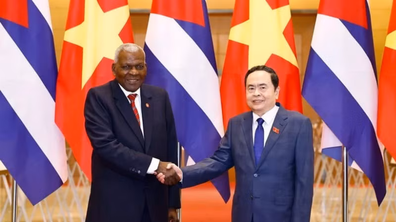 Председатель НС Вьетнама Чан Тхань Ман и Председатель НАНВ, Председатель Государственного совета Кубы Эстебан Ласо Эрнандес. Фото: ВИА