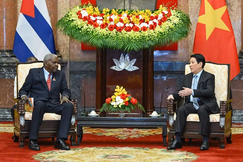 Президент Лыонг Кыонг и Председатель НАНВ Кубы Эстебан Ласо Эрнандес. Фото: Тхюи Нгуен