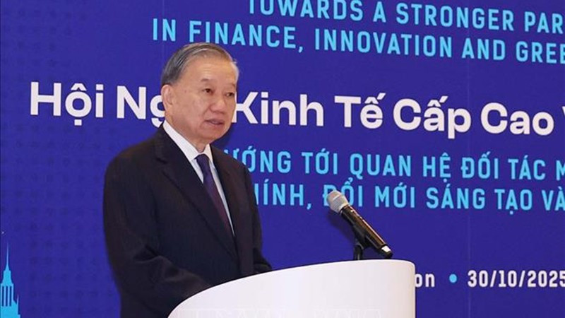 Генеральный секретарь То Лам выступает на Вьетнамско-британской экономической конференции на высоком уровне. Фото: ВИА