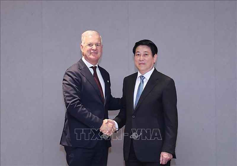 Президент Вьетнама Лыонг Кыонг и Генеральный секретарь ICC Джон Дентон. Фото: ВИА