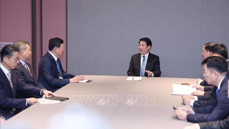 Президент Лыонг Кыонг принимает Председателя корпорации Lotte Шин Дон Бина. Фото: ВИА