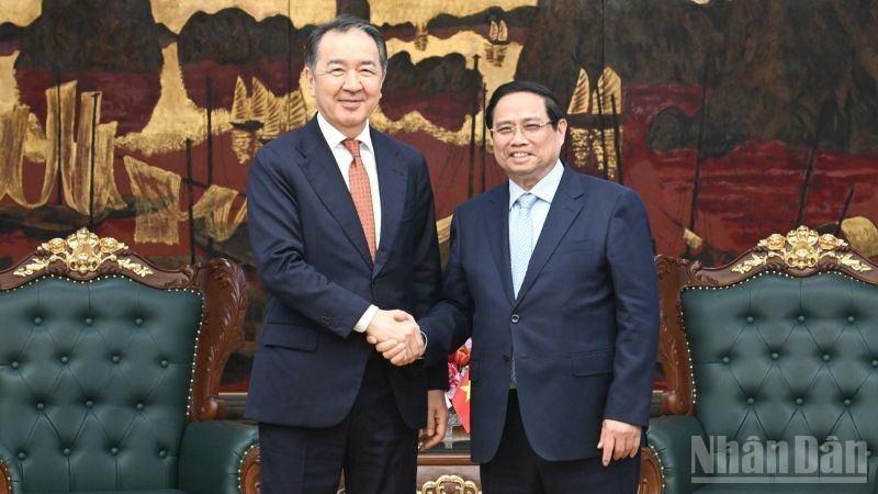 Премьер-министр Фам Минь Тьинь принимает Председателя Коллегии ЕЭК Бакытжана Сагинтаева. Фото: Чан Хай