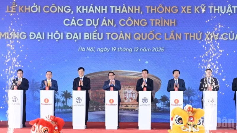 Церемония закладки первого камня, открытия проектов и сооружений в честь XIV съезда КПВ. Фото: Чан Хай