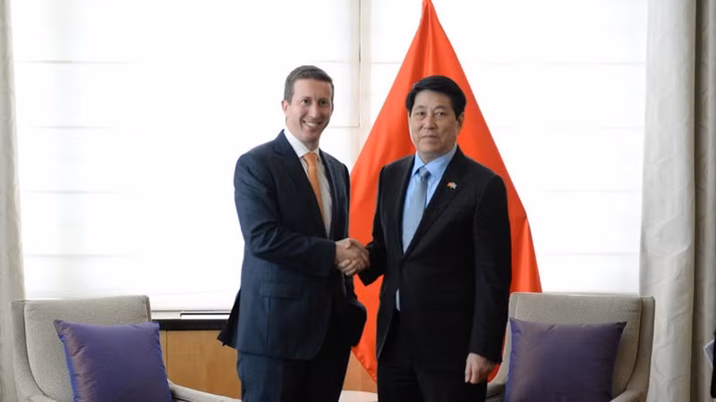 Президент Лыонг Кыонг принимает генерального директора инвестиционного фонда Warburg Pincus, председателя Делового совета США-АСЕАН Джеффри Дэвида Перлмана. Фото: Суан Ки