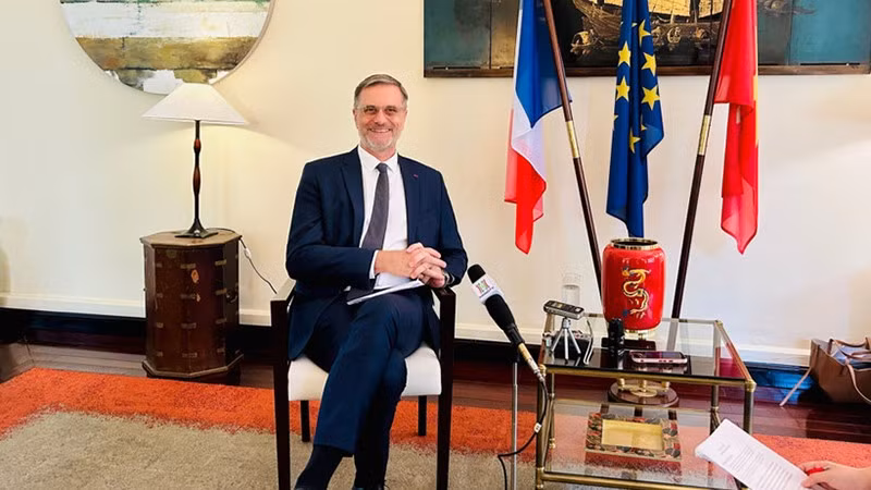 Посол Франции во Вьетнаме Оливье Броше. Фото: Хай Йен