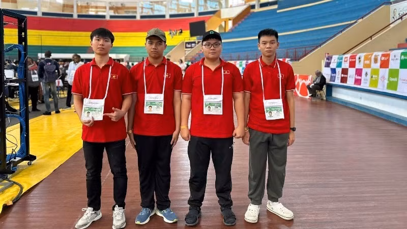 Члены сборной Вьетнама на IOI 2025 года. Фото: moet.gov.vn