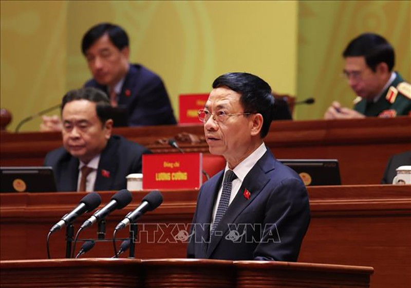 Министр науки и технологий Нгуен Мань Хунг представляет доклад. Фото: ВИА