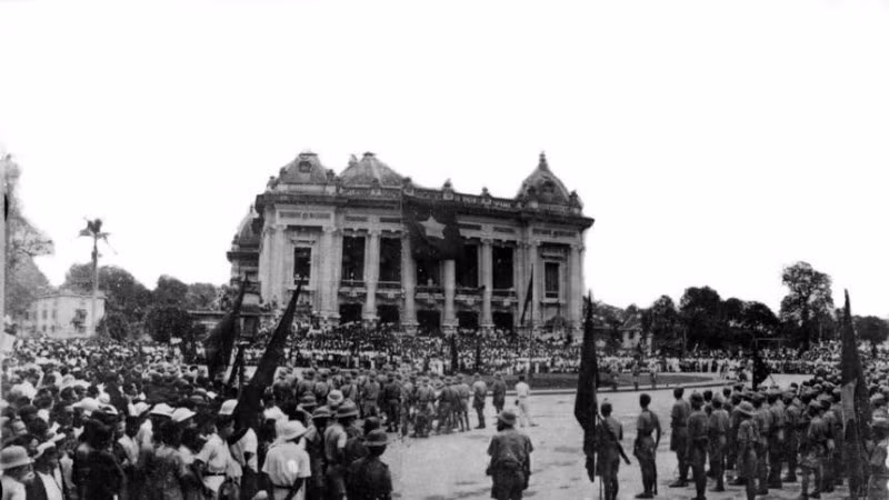 Митинг, посвященный Августовской революции в Ханое. Архивное фото: ВИА