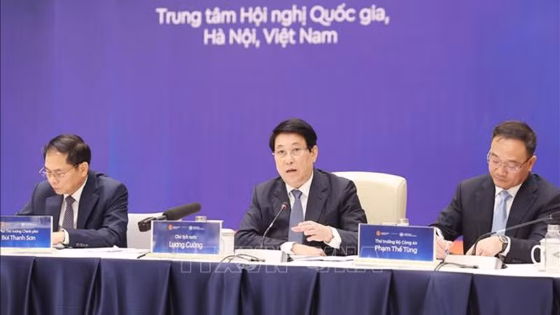 vna-potal-chu-tich-nuoc-chu-tri-tong-duyet-le-mo-ky-cong-uoc-ha-noi-stand.jpg
