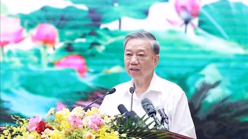 Генеральный секретарь ЦК КПВ То Лам выступает на встрече. Фото: ВИА