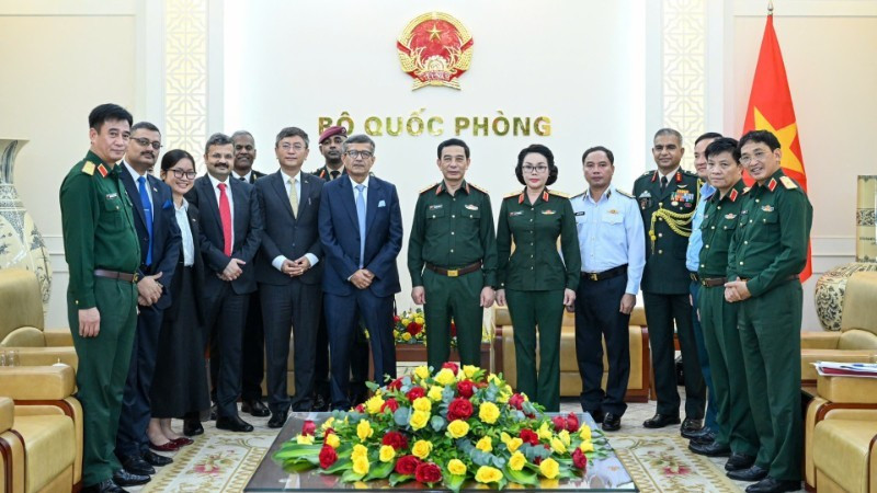 Делегаты на приеме.