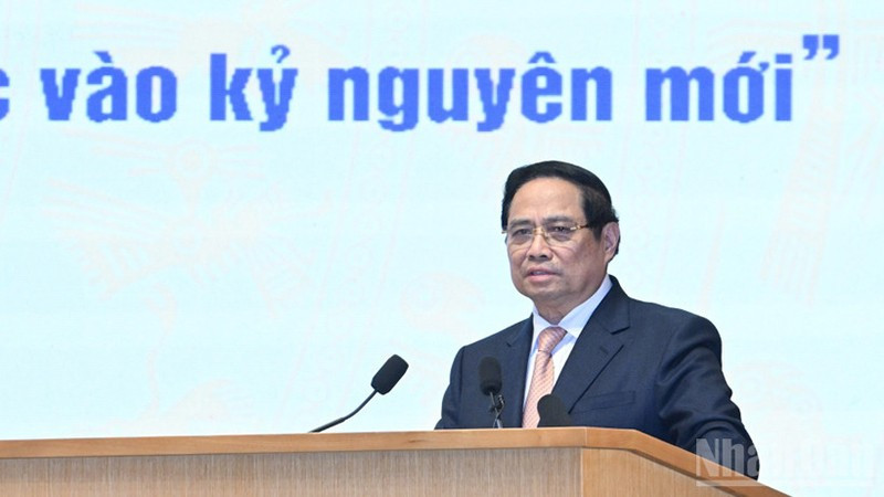 Премьер-министр Фам Минь Тьинь выступает с речью на конференции. Фото: Чан Хай