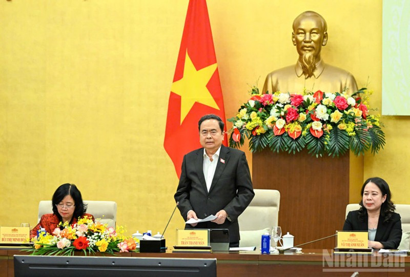 Председатель НС Чан Тхань Ман выступает на конференции. Фото: Зюи Линь