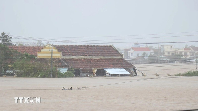 Многие районы в Даклаке глубоко затоплены паводковыми водами. Фото: ВИА