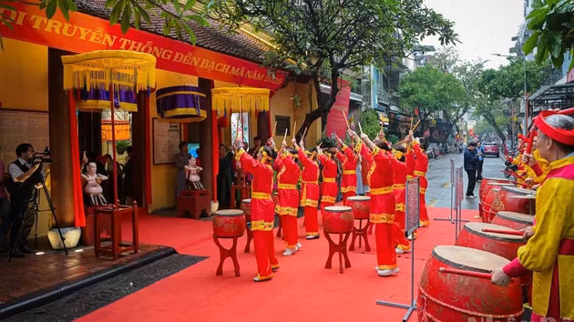 Звук барабана, возвещающий открытие фестиваля в храме Батьма - 2026.