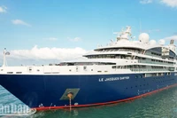 Суперъяхта «Le Jacques Cartier» посещает Фукуок.