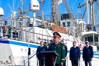 Генерал-полковник Хоанг Суан Тьиен выступает с речью на церемонии передачи.