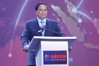 Премьер-министр Фам Минь Тьинь выступает на ASEAN BIS. Фото: VGP