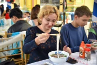 Г-жа Ивана Юдякова рассказала, что вся ее семья любит вьетнамский суп «фо».