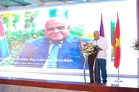 Посол Кубы во Вьетнаме Орландо Николас Эрнандес Гильен выступает на беседе. Фото: dangcongsan.vn