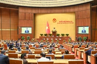 НС обсуждает Резолюцию о пилотной реализации ряда специфических механизмов и политики для создания прорыва в развитии науки, технологий, инноваций и национальной цифровой трансформации. Фото: Зюи Линь 