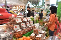 Личи из Вьетнама продают в торговым центре Siam Paragon в столице Таиланда. 
