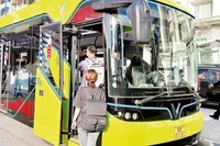 Пассажиры выбирают электробусы благодаря их удобству и экологичности.