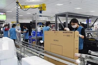 Производство жидкокристаллических дисплеев в компании «Competition Team Technology». Фото: Кхань Ан