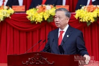 Церемония, посвященная 50-й годовщине Дня освобождения Южного Вьетнама и воссоединения страны