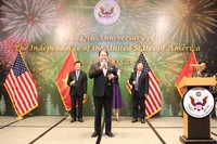 Посол США во Вьетнаме Марк Эванс Кнаппер выступает на церемонии. Фото: ВИА