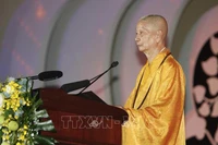 Верховный патриарх Административного совета Вьетнамской буддийской сангхи (VBS) старший монах Тхить Чи Куанг выступает на церемонии. Фото: ВИА