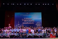 Участники мероприятия фотографируются на память. Фото: ULIS TV