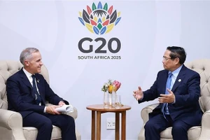 Премьер-министр Фам Минь Тьинь встретился с Премьер-министром Канады Марком Карни. (Фото: ВИА)