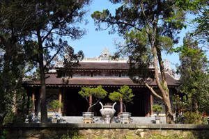 Пагода Ты-хьеу — известная достопримечательность бывшей императорской столицы Хюэ