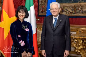 Чрезвычайный и Полномочный Посол Вьетнама в Итальянской Республике Нгуен Фыонг Ань вручила верительные грамоты Президенту Итальянской Республики Серджо Маттарелле. (Фото: ВИА)