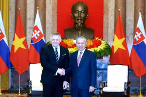 [Фото] Генеральный секретарь ЦК КПВ, Президент То Лам принял Премьер-министра Словакии Роберта Фицо