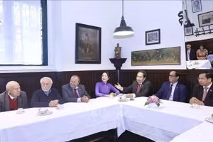 Председатель Национального собрания Чан Тхань Ман выступает с речью. (Фото: ВИА)