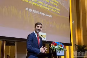 Министр иностранных и европейских дел Словакии Юрай Бланар выступает на встрече. (Фото: Кхань Лан)