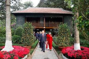 Генсекретарь То Лам в Комплексе мемориальных объектов Президента Хо Ши Мина в Президентском дворце. (Фото: ВИА)