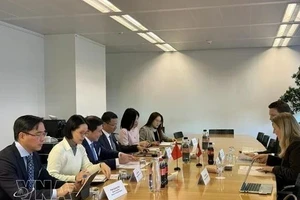 Вьетнамская делегация и представители швейцарской стороны обсудили вопросы в рамках 19-го раунда переговоров по ССТ между Вьетнамом и государствами ЕАСТ.