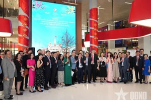 Представители вьетнамской диаспоры на семинаре «Использование потенциала вьетнамцев за рубежом для применения достижений Четвёртой промышленной революции в интересах развития города Хошимин». (Фото: qdnd.vn)