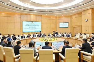 Встреча руководства Министерства промышленности и торговли с делегацией EU-ABC, состоявшаяся 25 ноября в Ханое. (Фото: Министерство промышленности и торговли)